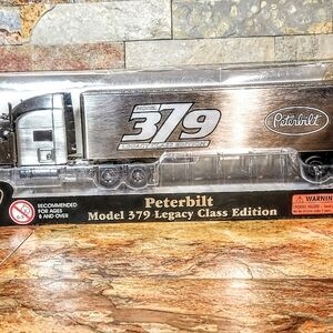 Peterbilt Model ( 379 ) - Legacy Class Edition • Norscot Scale Models •